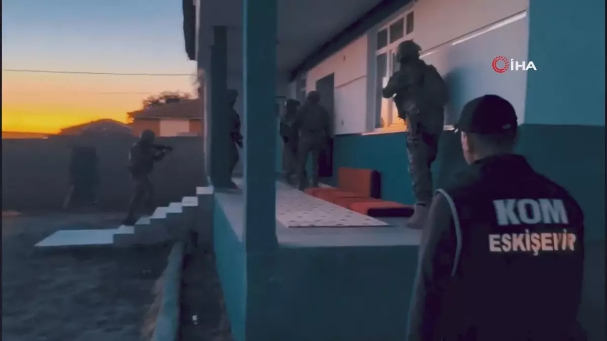 49 ilde tefecilere ve dolandiricilara buyuk operasyon 115 supheli yakalandi MhOkCOb6