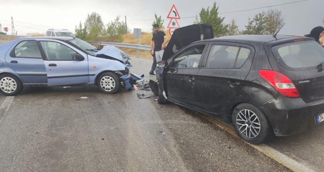 ankara cubukta iki otomobil carpisti 6 yarali SVJGh4cP