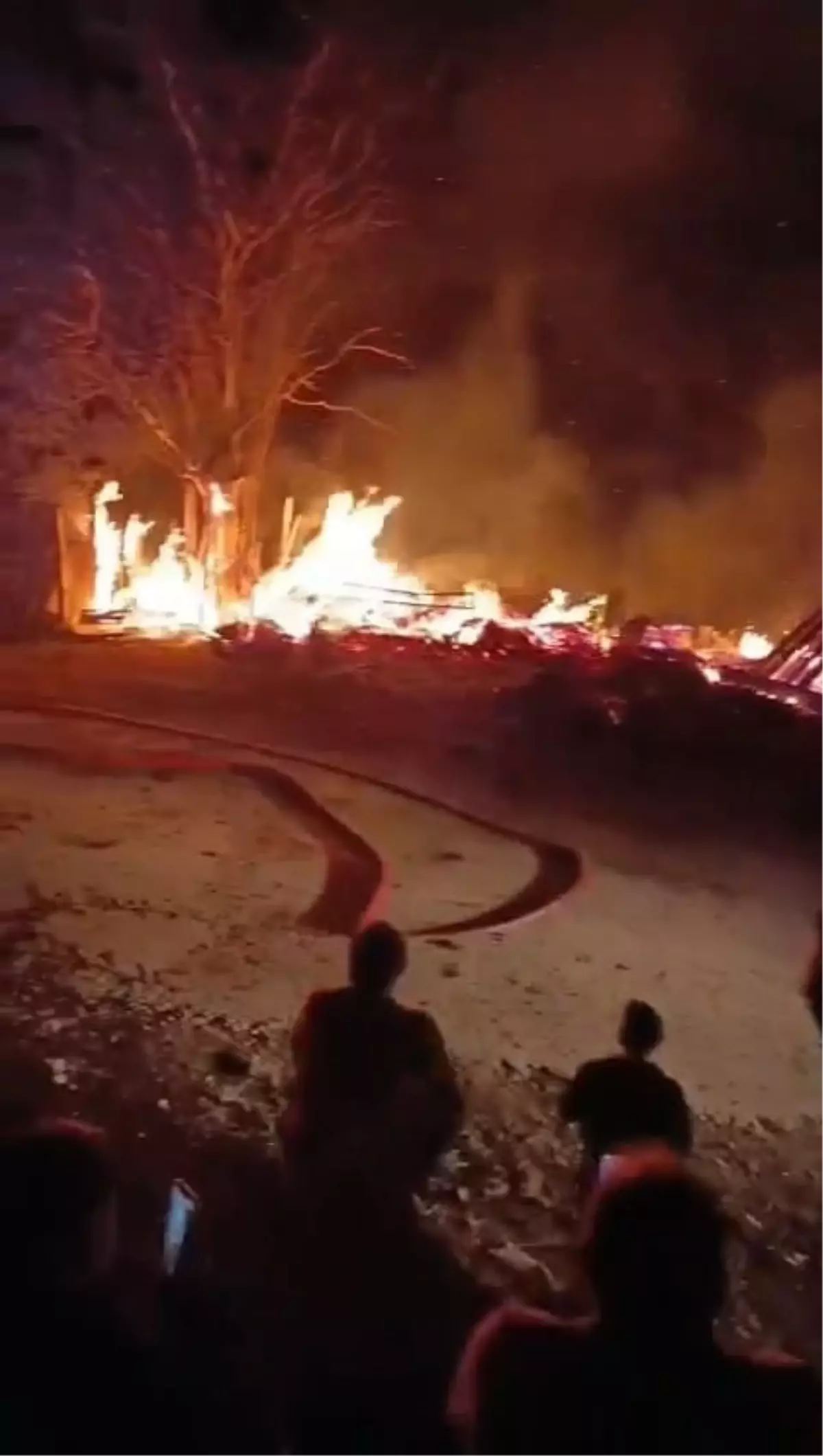 bag evinde yangin kullanilamaz hale geldi LZwxN7yu