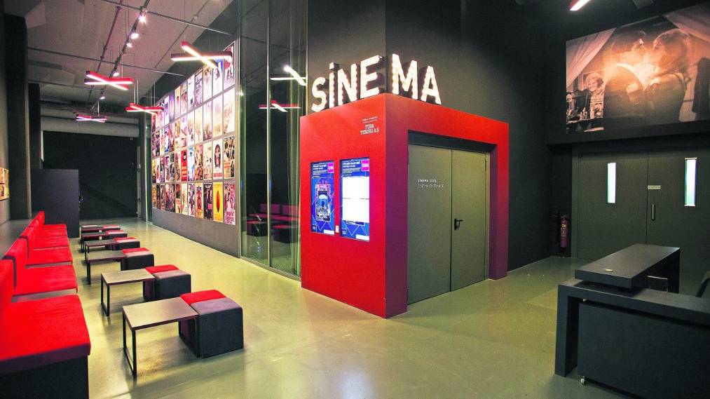 istanbul modern sinema yeni sezonu oyun temasiyla aciyor dogruluk mu cesaret mi V2VFJaXM