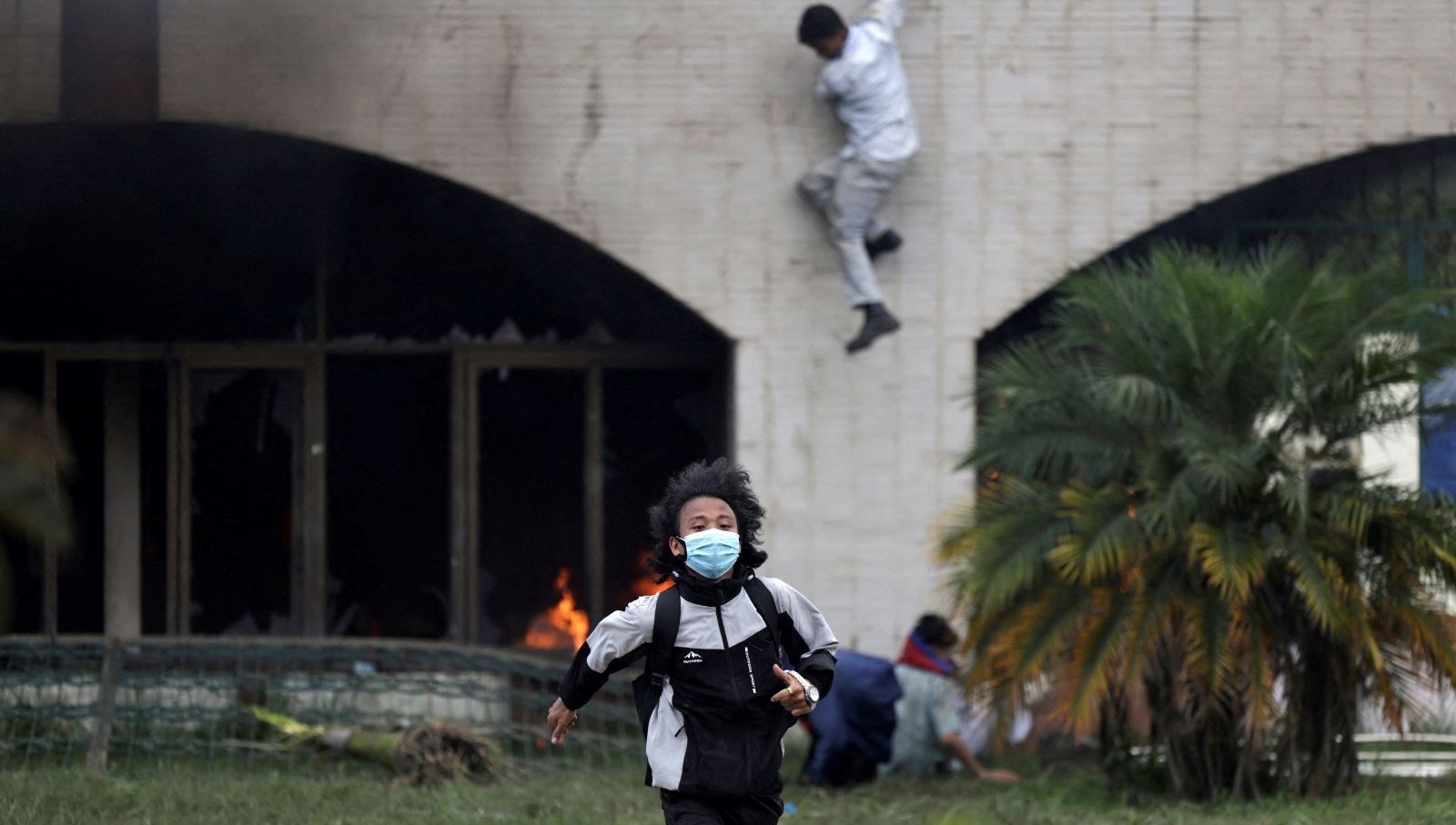 nepalde polis protestoculara ates acti 14 kisi oldu ZOKygy5h