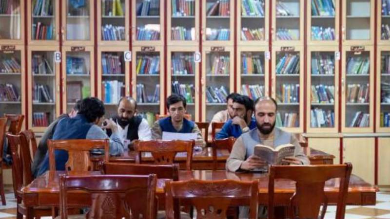 taliban kadinlar tarafindan yazilmis kitaplari mufredattan cikardi Kd3bfkI4