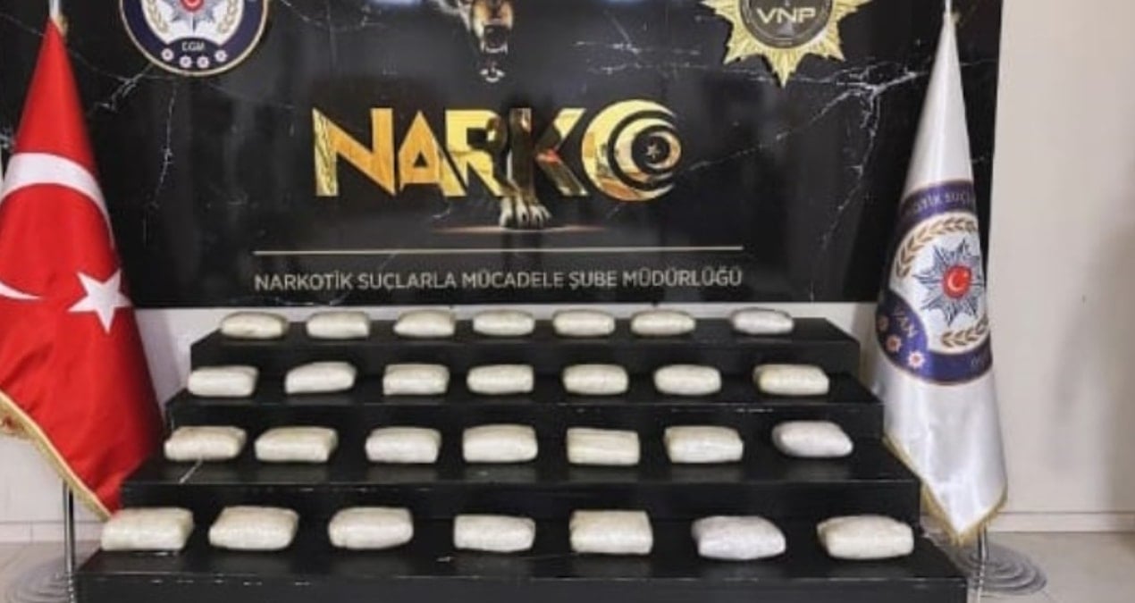 vanda onlarca kilo metamfetamin ele gecirildi UyUFcWCY