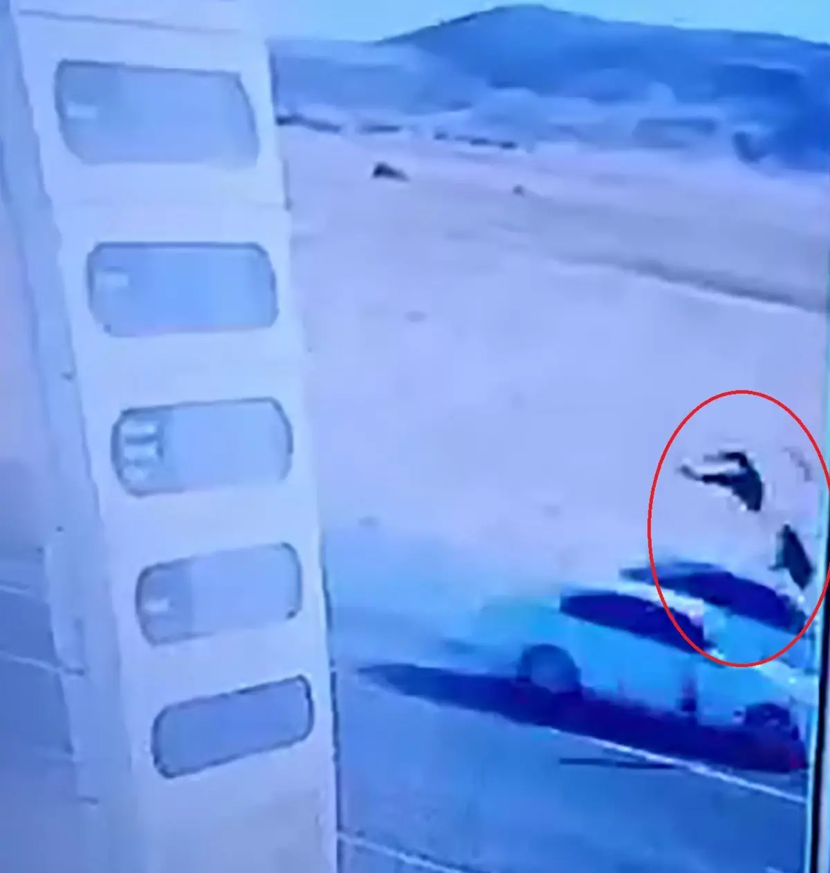 yola firlayan cocuklari kurtaran genc hayatini kaybetti uEPhIOLJ