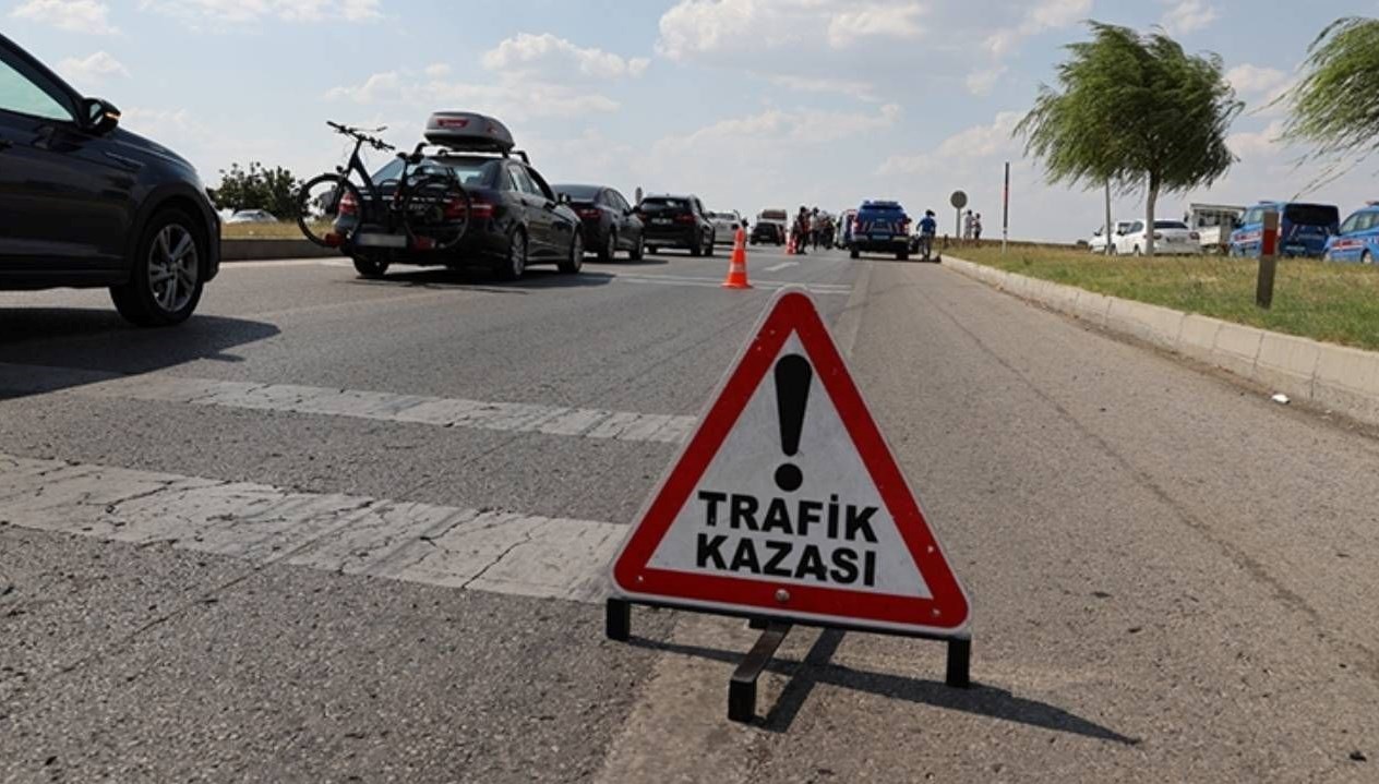 yolcu otobusuyle otomobil kafa kafaya carpisti Lqgj2zZc