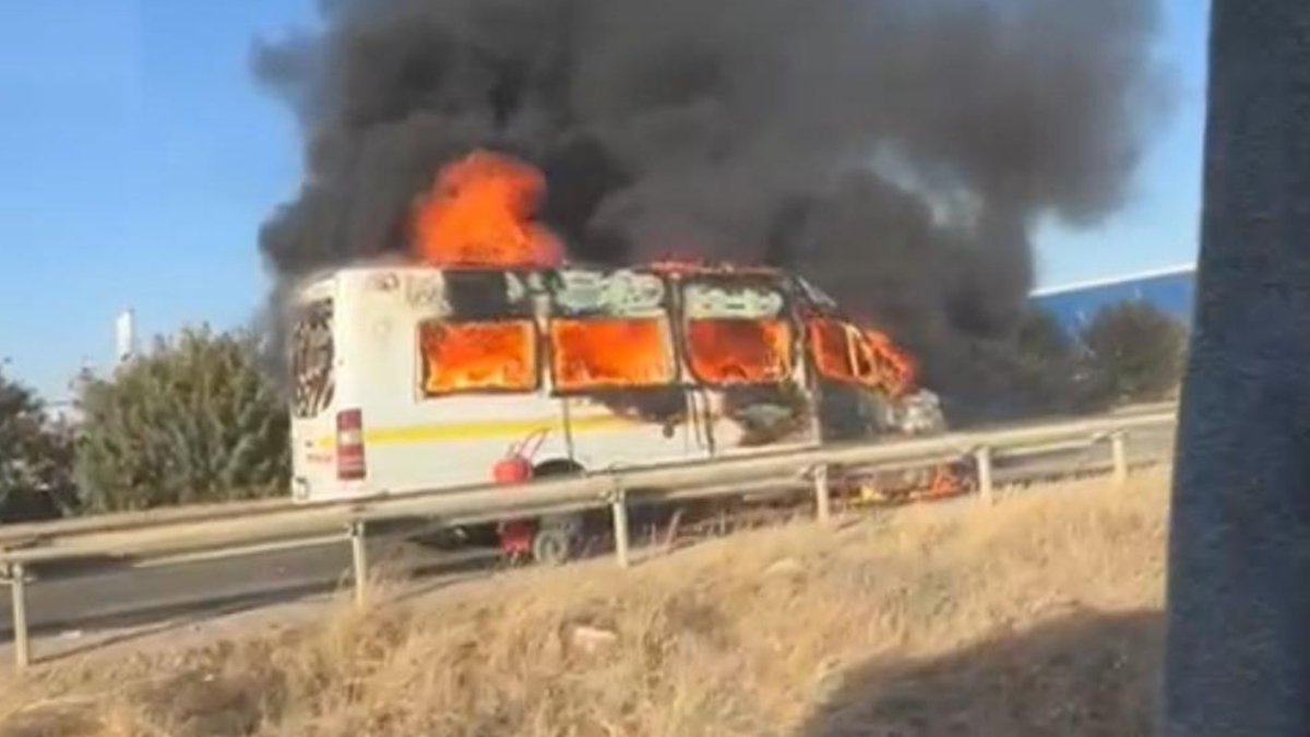 adanada minibusle carpisan motosikletin surucusu yanarak can verdi VrnT5Ag6.jpg