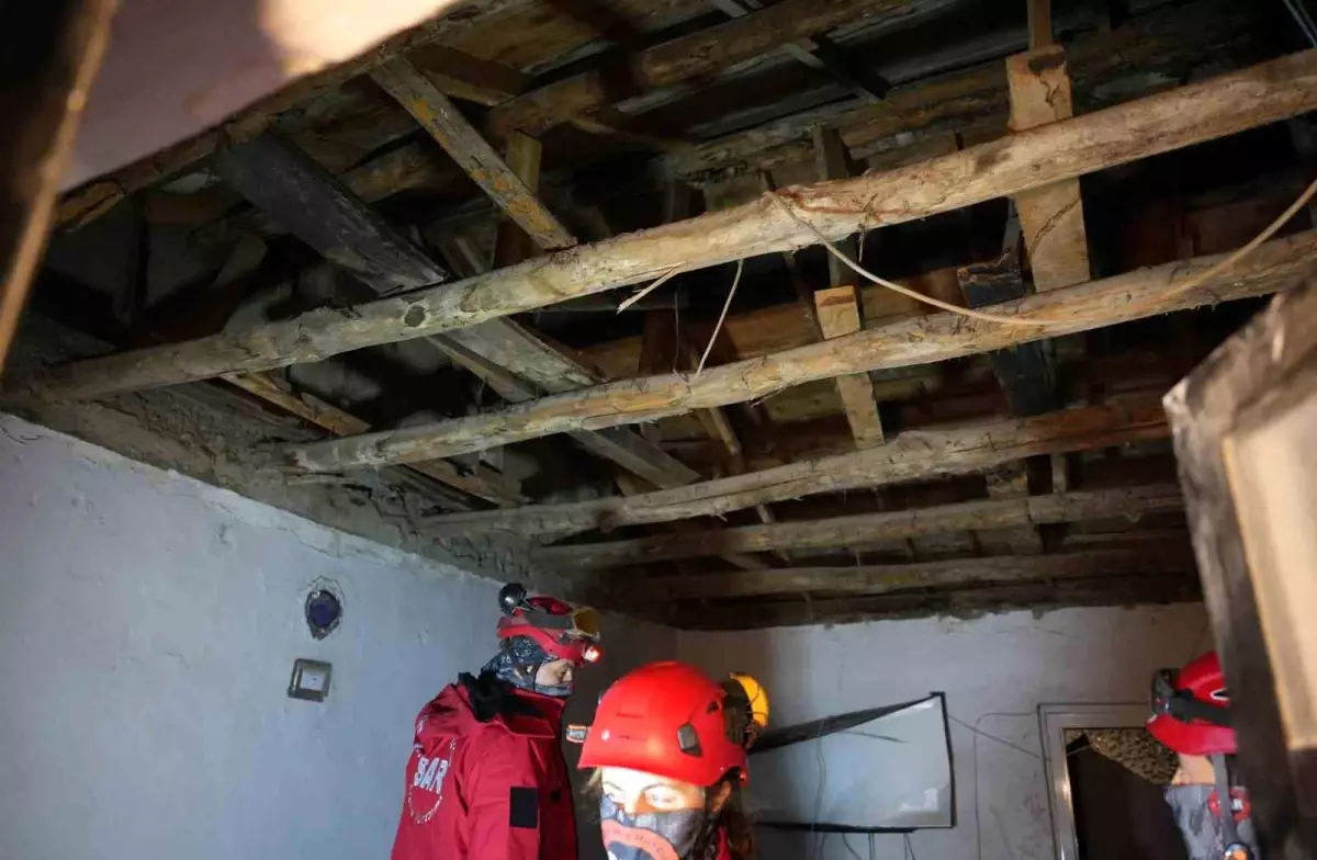 denizlide dugun hazirligi sirasinda tavan coktu 6 yarali jrERIinD.jpg