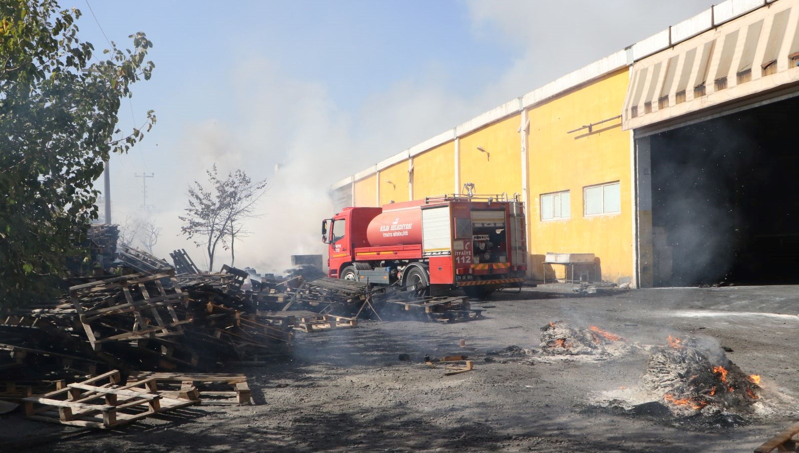 kiliste kaucuk fabrikasinda yangin ziqzfagT