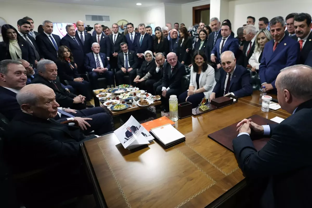 musavat dervisoglu sayin cumhurbaskaniyla da butun siyasi partilerin genel baskanlariyla da medeni sinirlar icerisinde elbette ki gorusurum XBNHdmhC