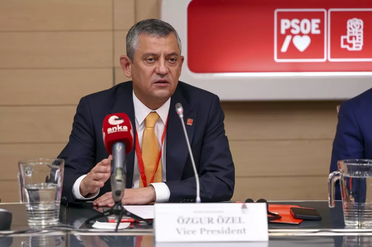 ozel mucadelemiz daha adil daha ozgur ve daha bariscil bir dunya icin buyuyerek devam edecek IsyHQ2LR