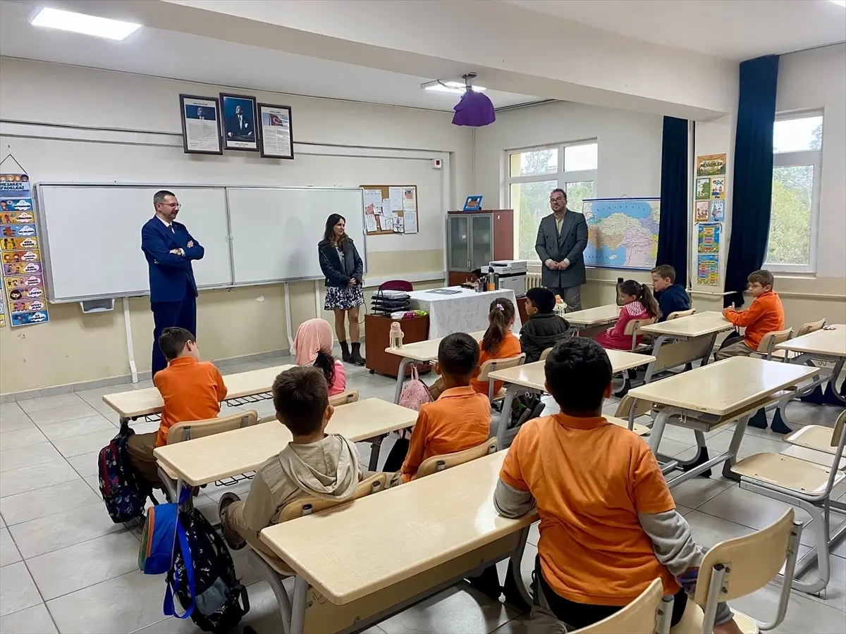 pinarhisar kaymakami enver ozderin ogrencilerle bulustu bLFV6y9H.jpg
