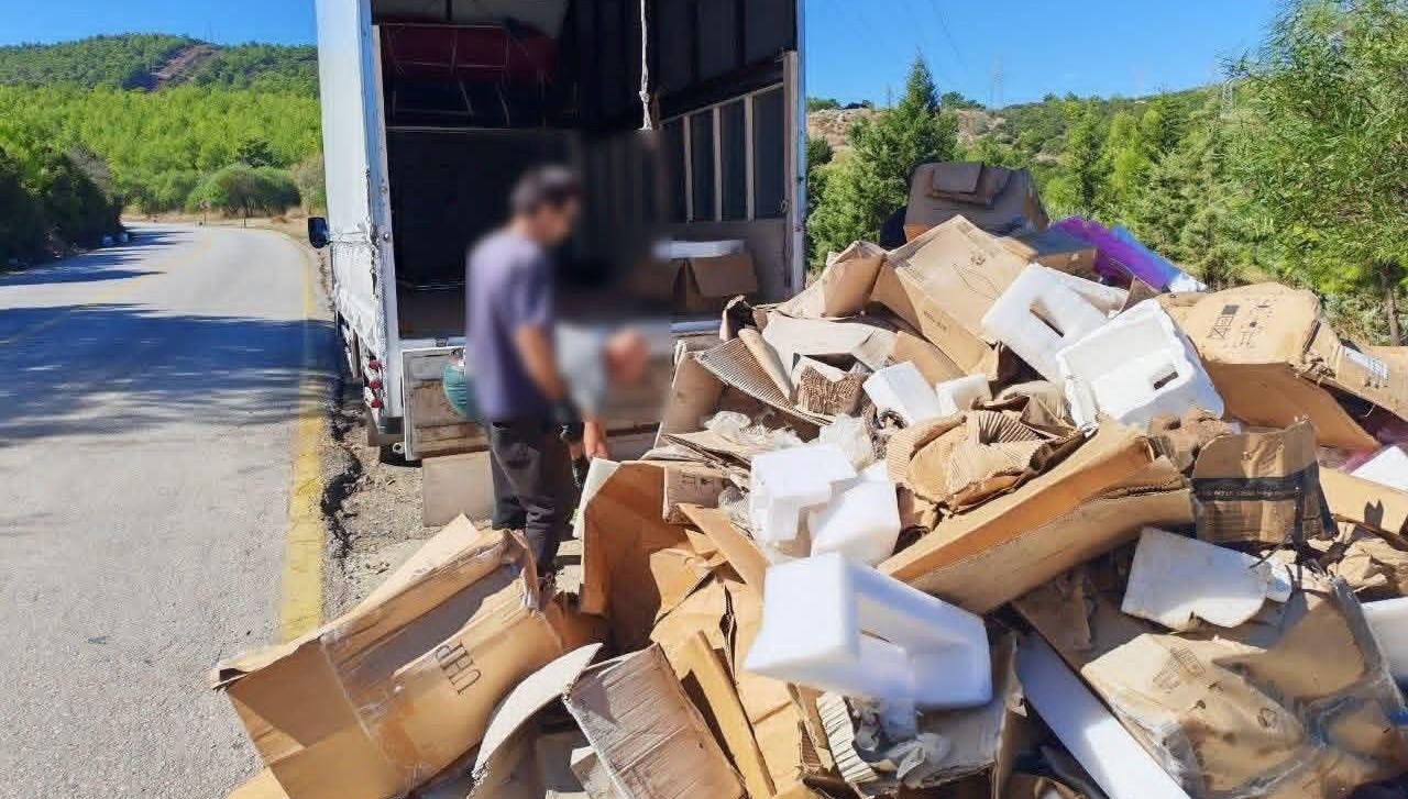 yol kenarina atik doken kisilere para cezasi kesildi aCv9GDhl