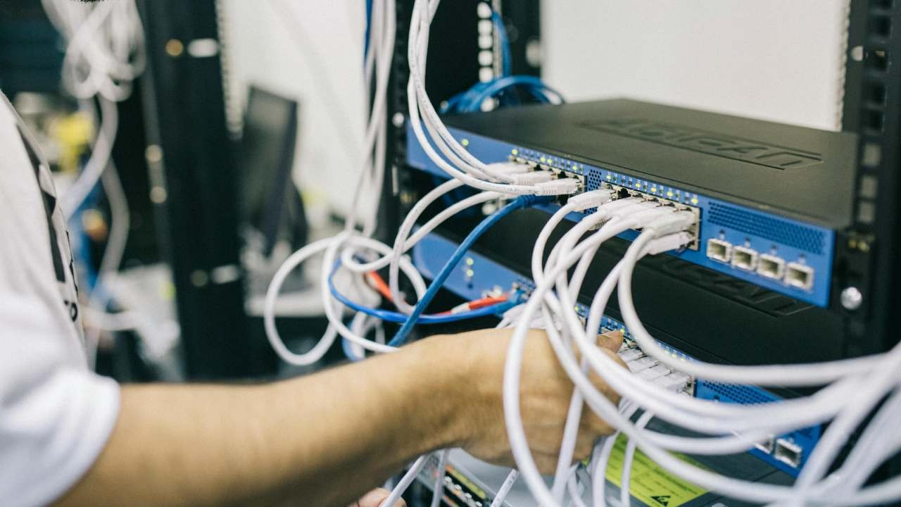 teknoloji devi yil sonuna kadar binlerce kisiyi isten cikaracak QnZ4IQdU.jpg