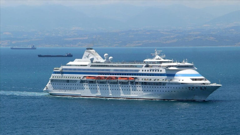 856-yolculu-dev-kruvaziyer-trabzona-demir-atti-84Azp4gE