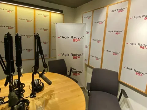 Acik radyo rtukun lisans iptali kararini aymye tasidi P83T2Clv