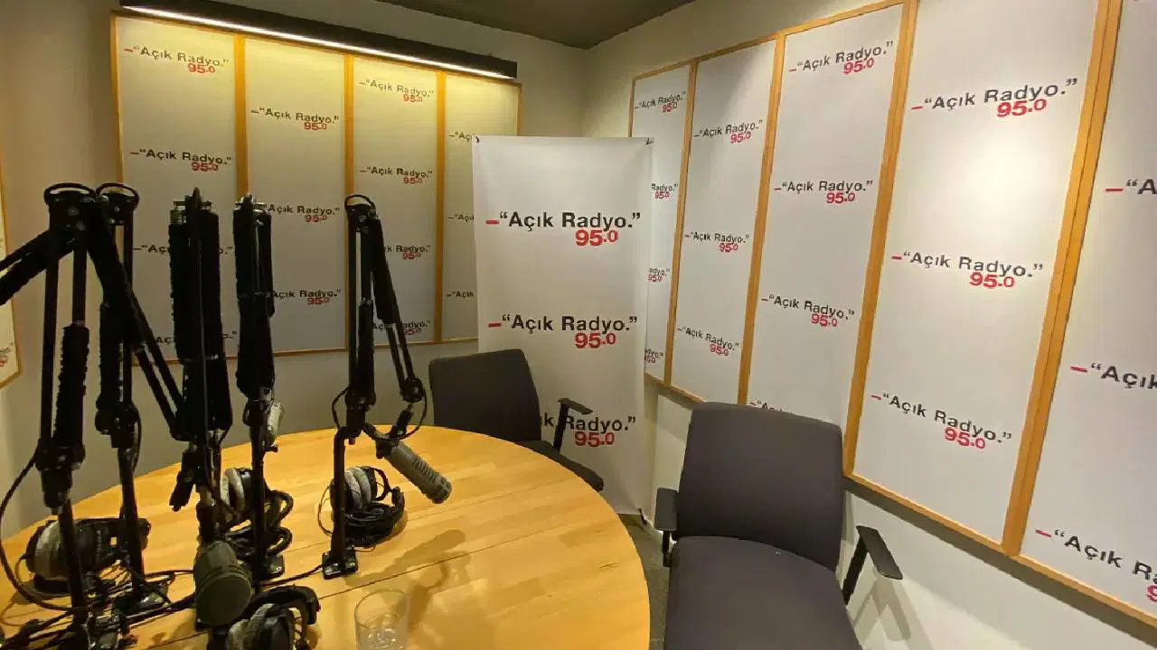 Acik radyo rtukun lisans iptali kararini aymye tasidi P83T2Clv