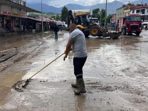 Kastamonuda geceyi sel vurdu 150den fazla bina su altinda kaldi Hs9eVShK